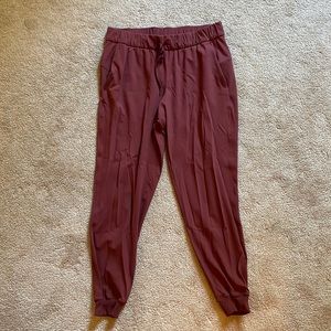 Lululemon on the fly jogger 28” full on luxtreme